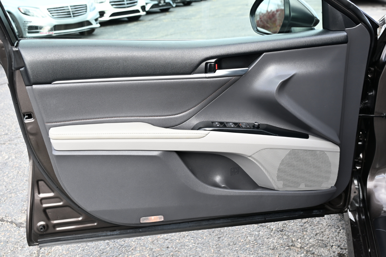 Toyota Camry XLE Auto (Natl) 2018