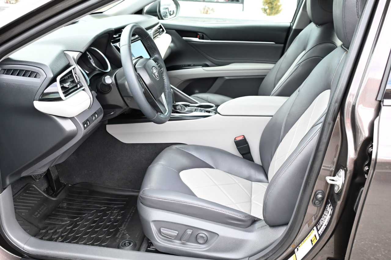 Toyota Camry XLE Auto (Natl) 2018