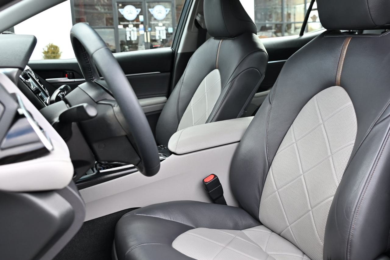 Toyota Camry XLE Auto (Natl) 2018