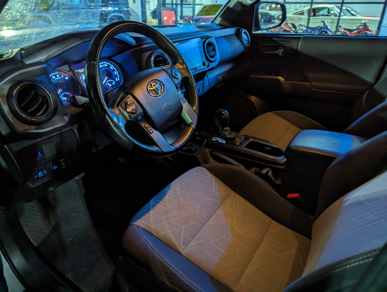 2021 Toyota Tacoma 4x4 TRD Double Cab V6 photo 2