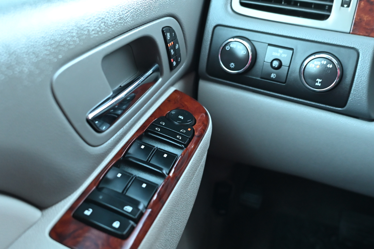 Chevrolet Tahoe 4WD 4dr 1500 LTZ 2012