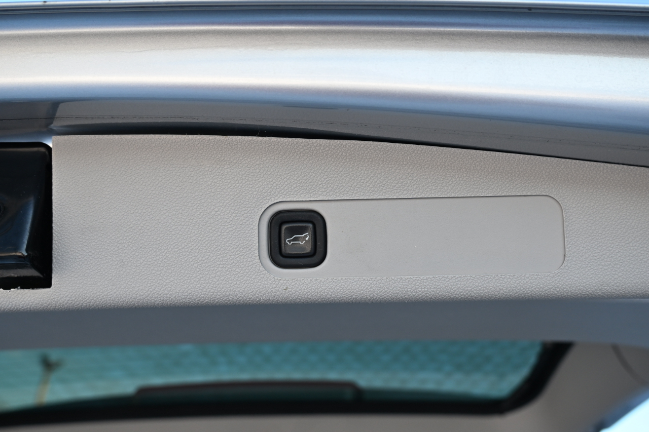 Chevrolet Tahoe 4WD 4dr 1500 LTZ 2012