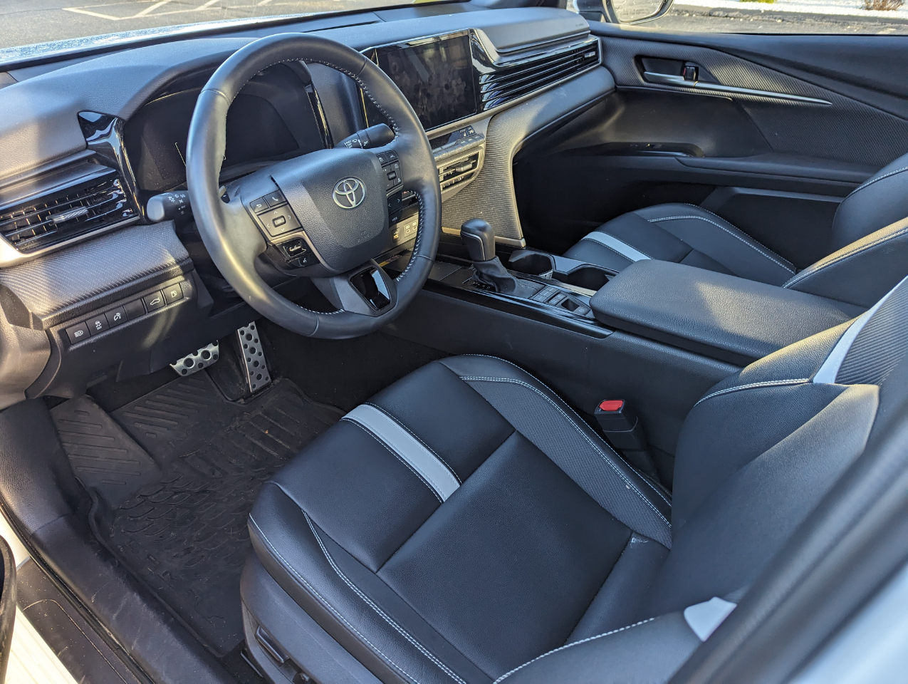 2025 Toyota Camry SE photo 2