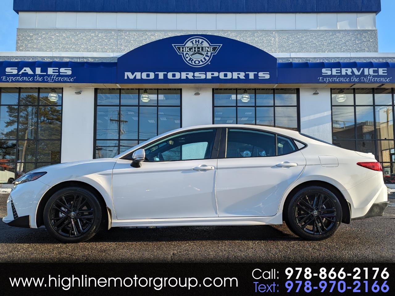 Toyota Camry SE AWD (Natl) 2025