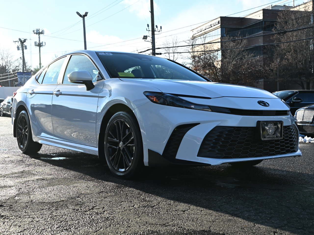 Toyota Camry SE AWD (Natl) 2025