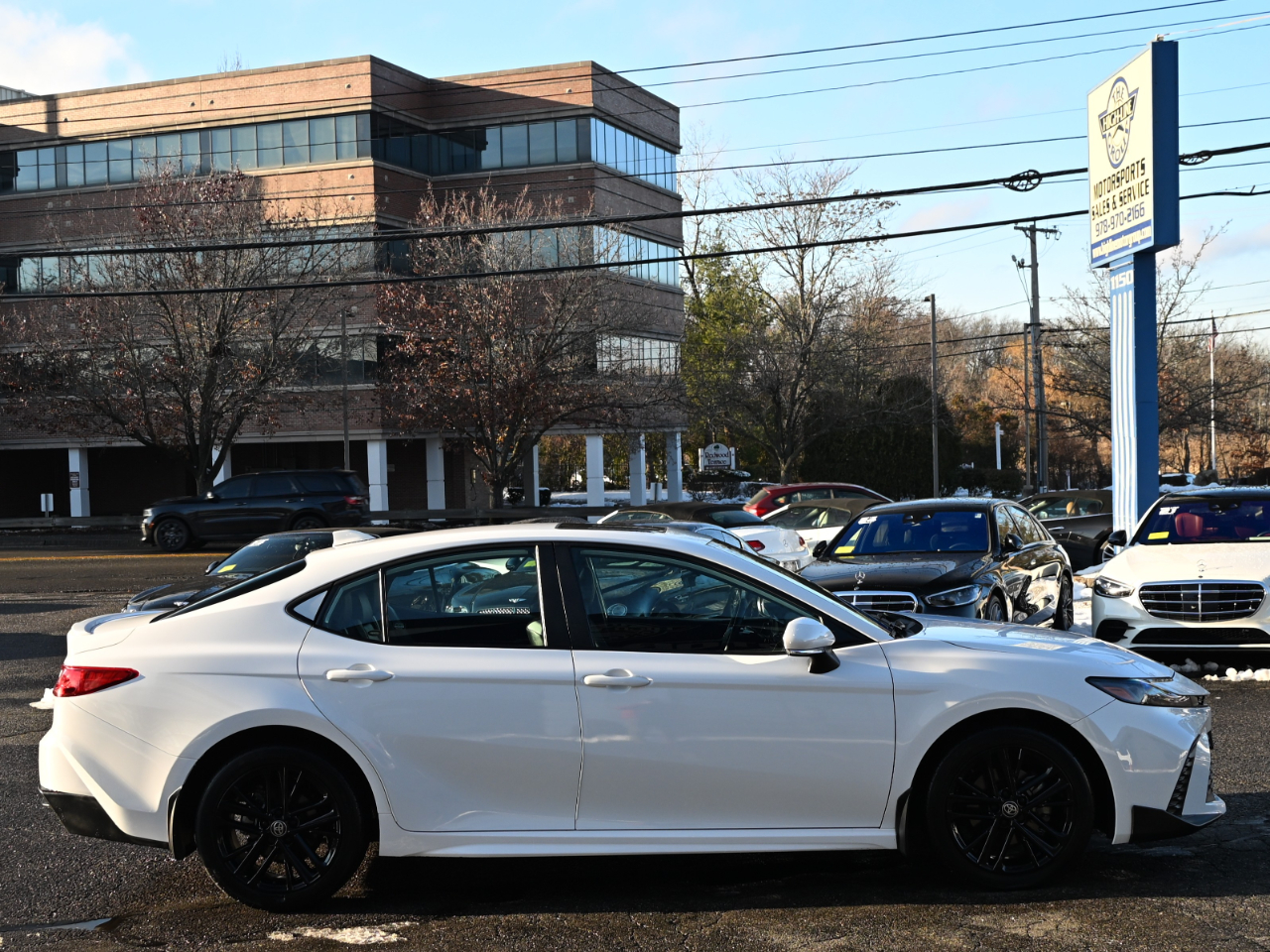 Toyota Camry SE AWD (Natl) 2025