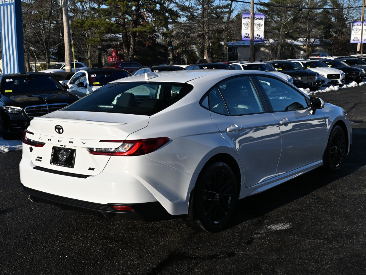 Toyota Camry SE AWD (Natl) 2025