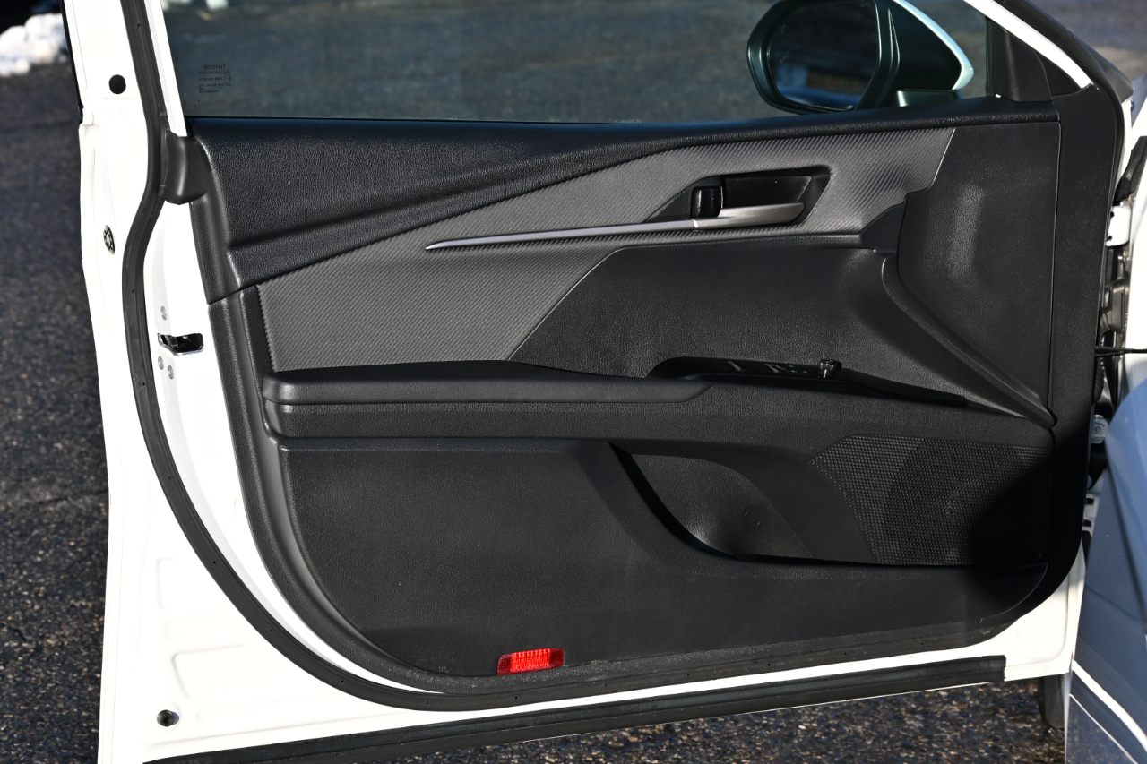 Toyota Camry SE AWD (Natl) 2025