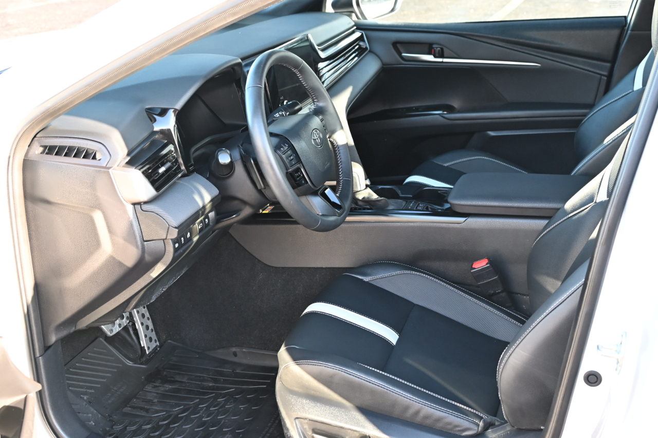 Toyota Camry SE AWD (Natl) 2025