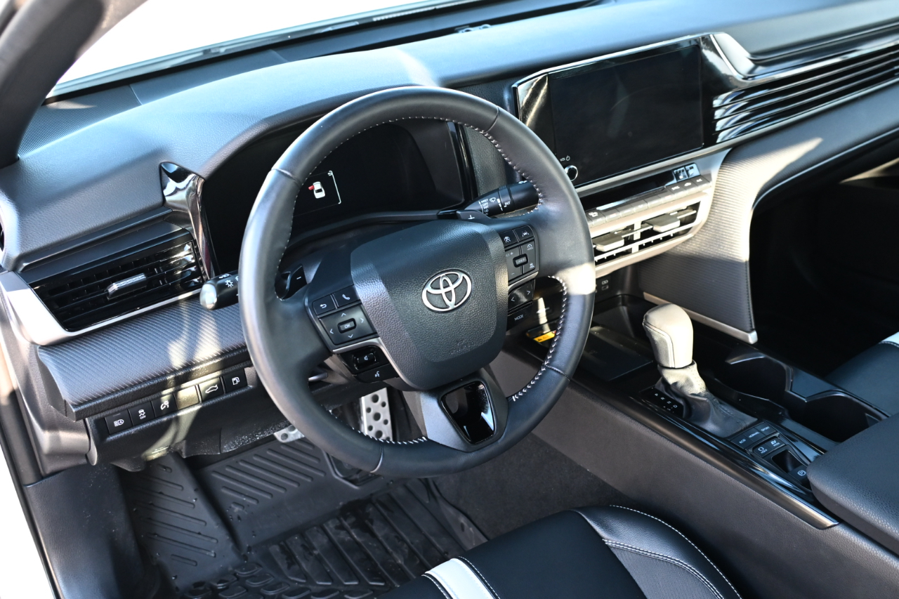 Toyota Camry SE AWD (Natl) 2025