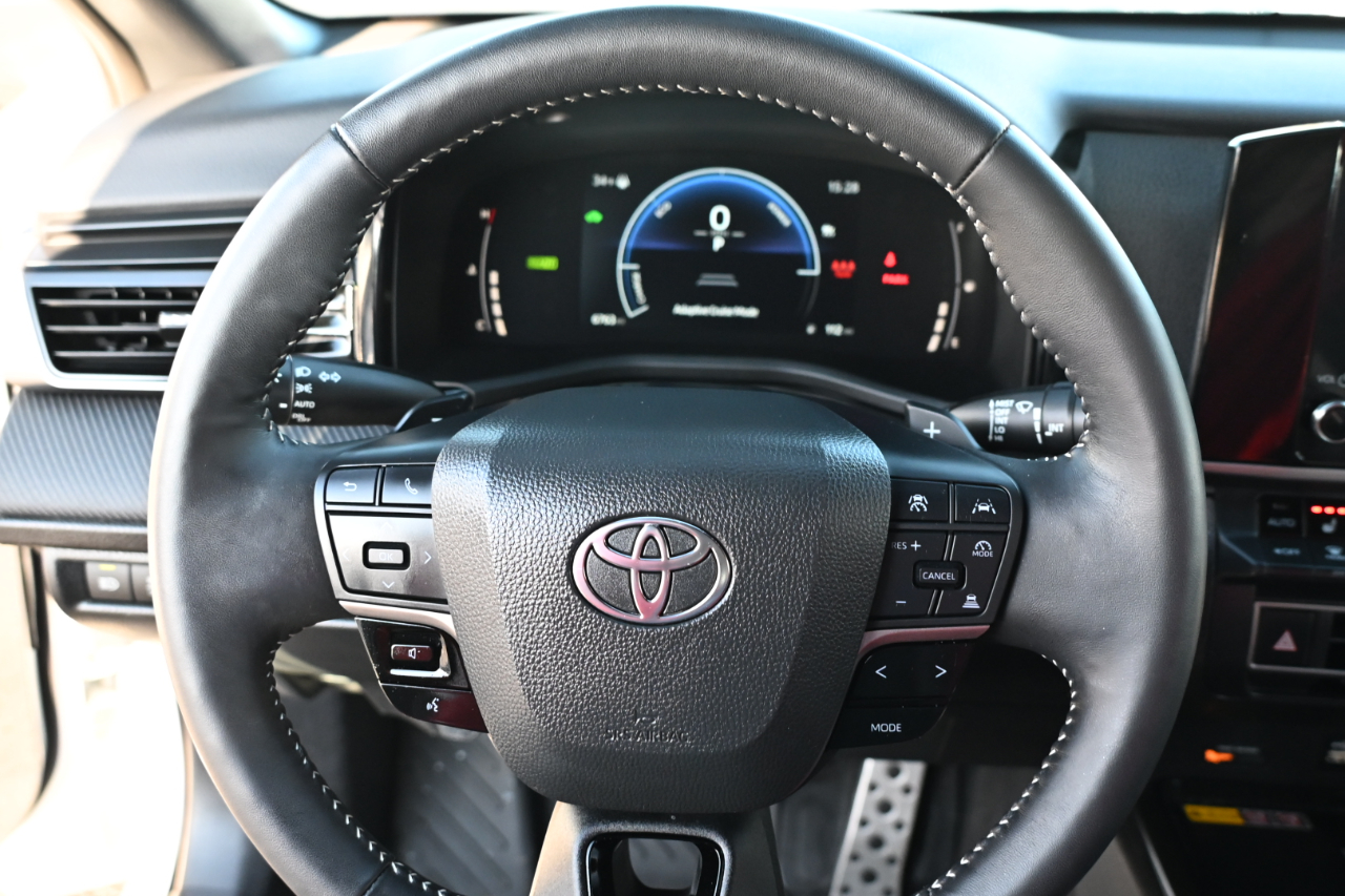 Toyota Camry SE AWD (Natl) 2025