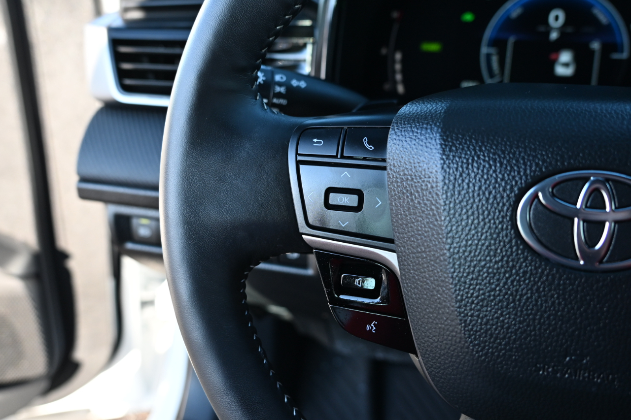 Toyota Camry SE AWD (Natl) 2025