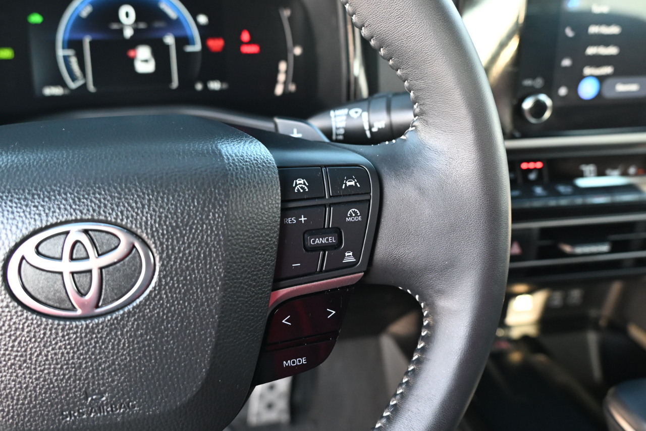 Toyota Camry SE AWD (Natl) 2025