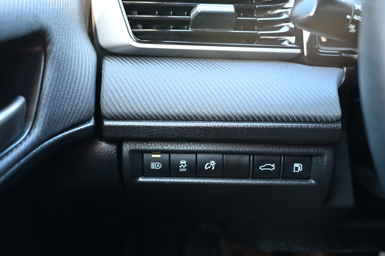 Toyota Camry SE AWD (Natl) 2025