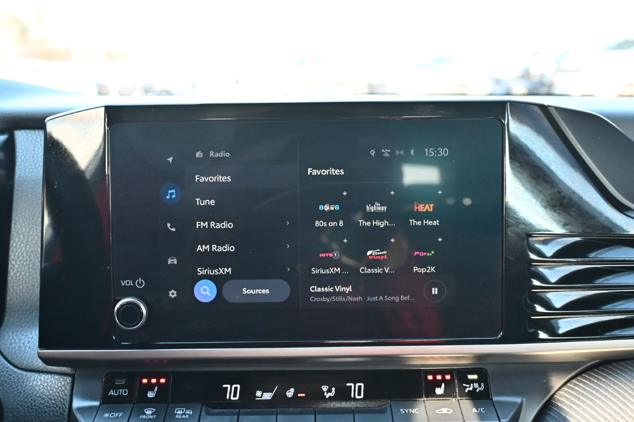 Toyota Camry SE AWD (Natl) 2025