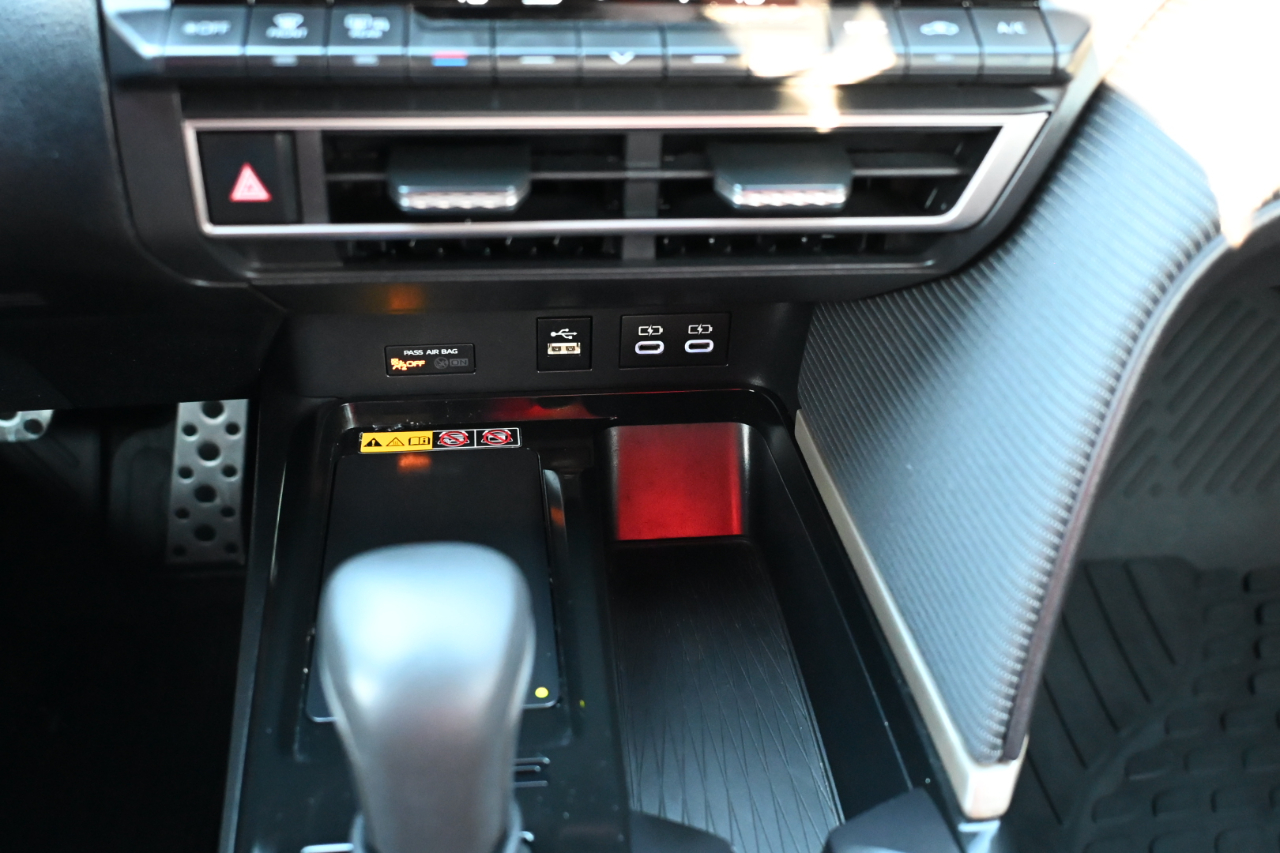 Toyota Camry SE AWD (Natl) 2025