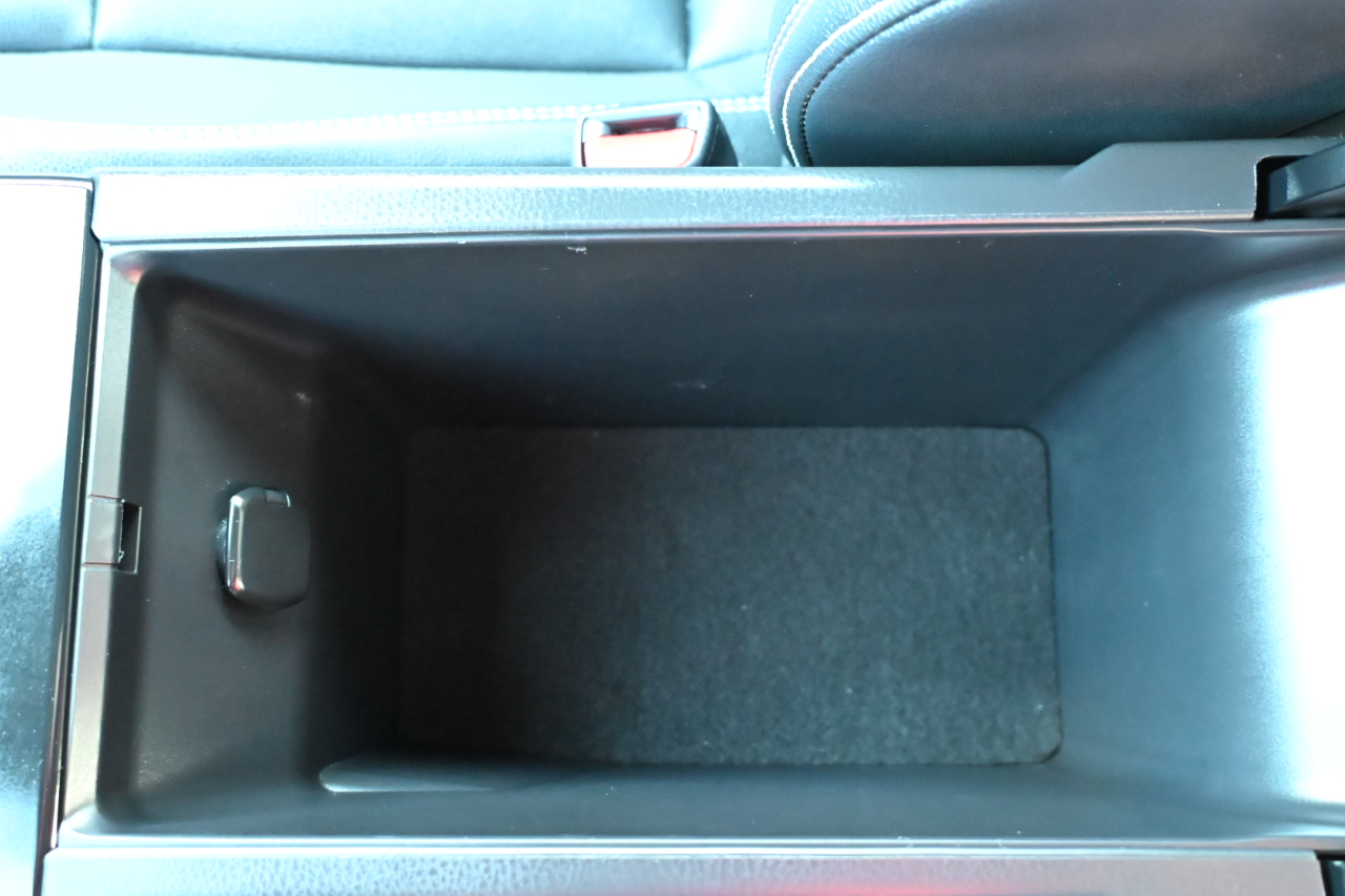 Toyota Camry SE AWD (Natl) 2025