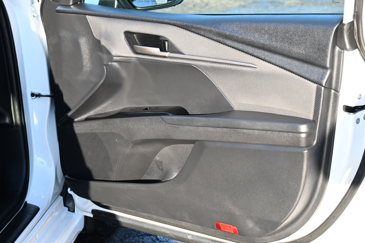 Toyota Camry SE AWD (Natl) 2025