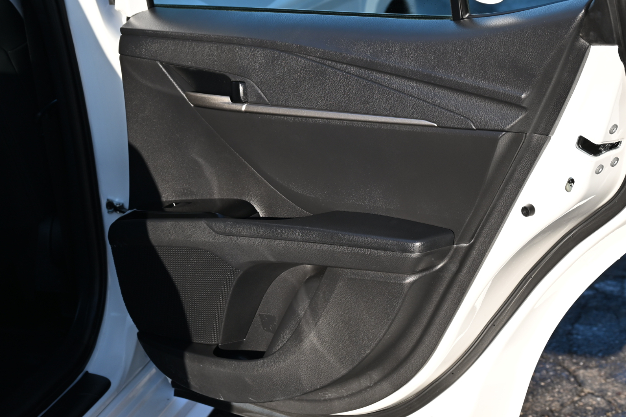 Toyota Camry SE AWD (Natl) 2025