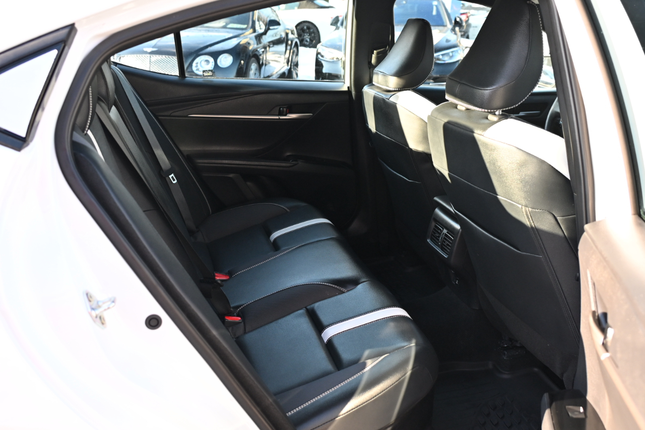 Toyota Camry SE AWD (Natl) 2025