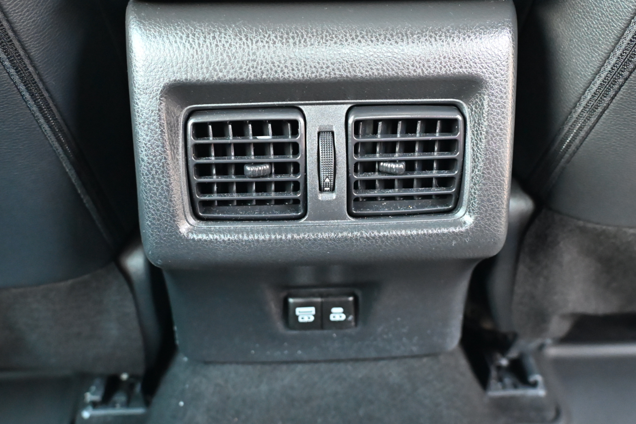 Toyota Camry SE AWD (Natl) 2025