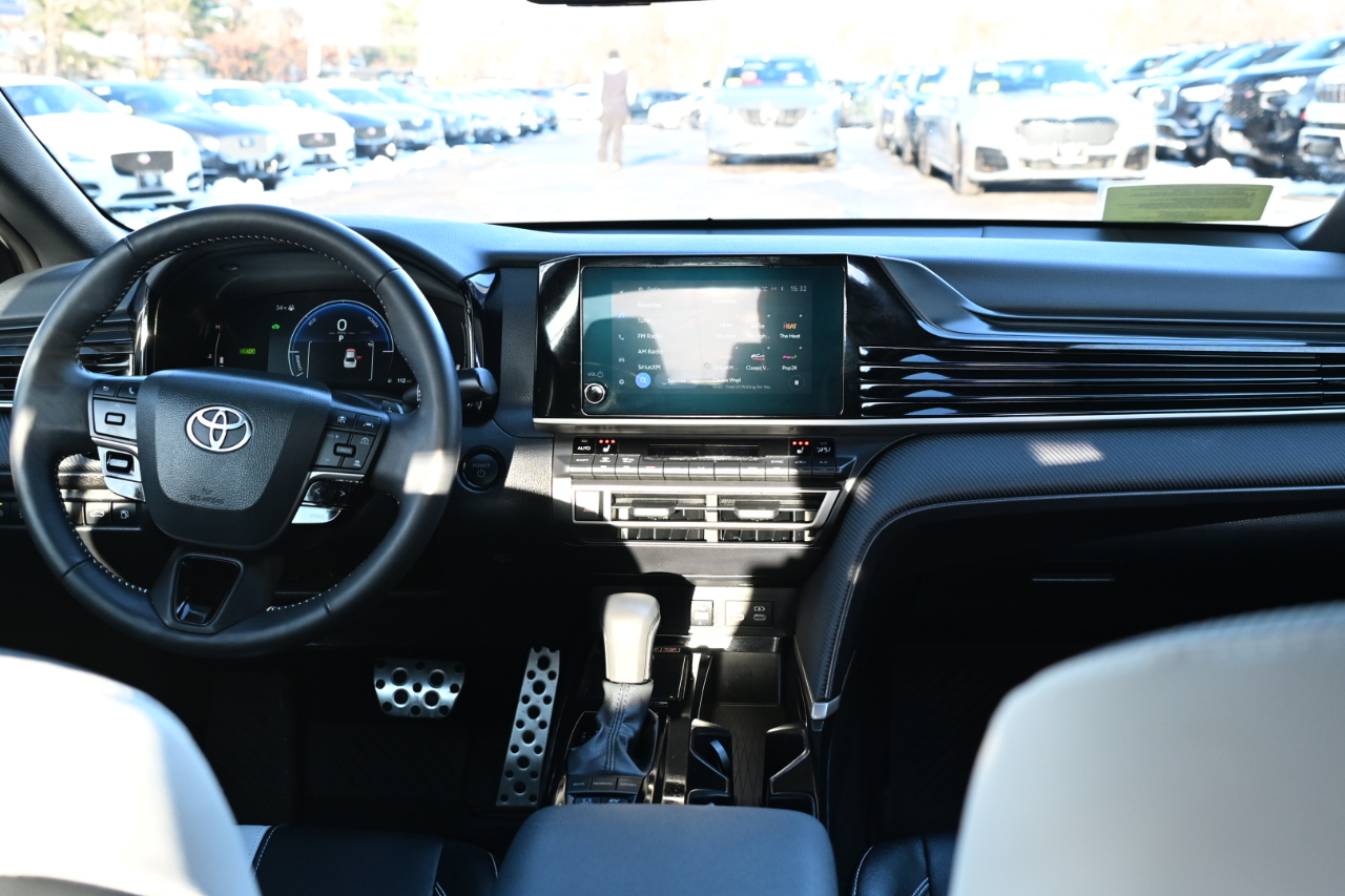 Toyota Camry SE AWD (Natl) 2025