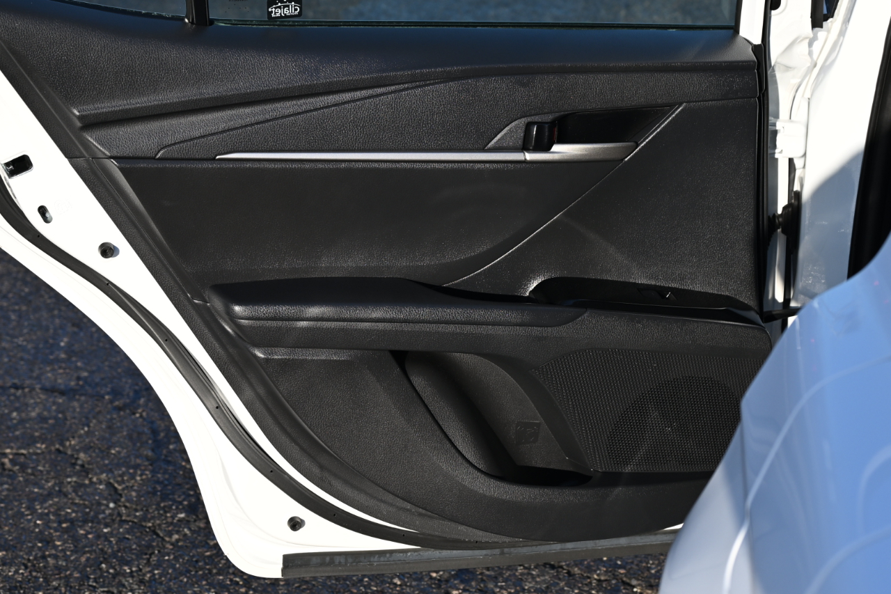 Toyota Camry SE AWD (Natl) 2025