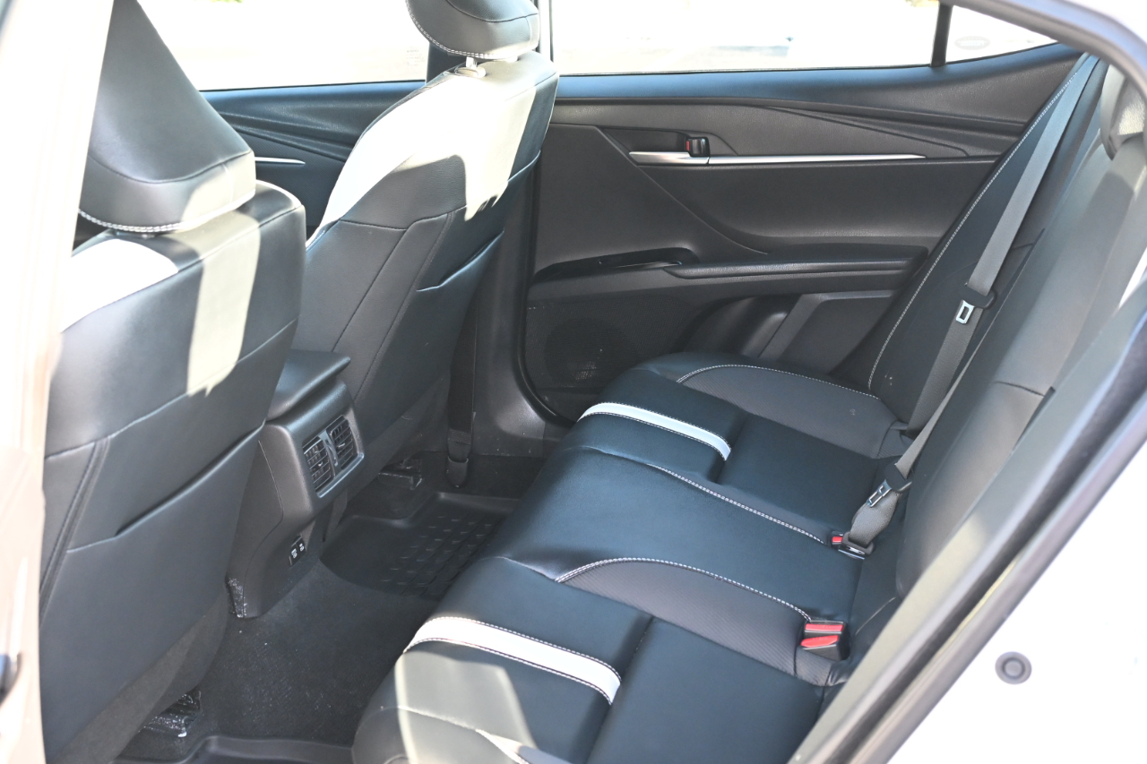 Toyota Camry SE AWD (Natl) 2025