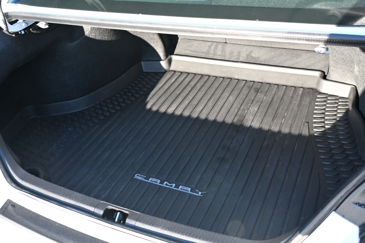 Toyota Camry SE AWD (Natl) 2025