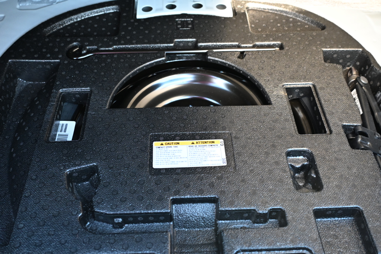 Toyota Camry SE AWD (Natl) 2025