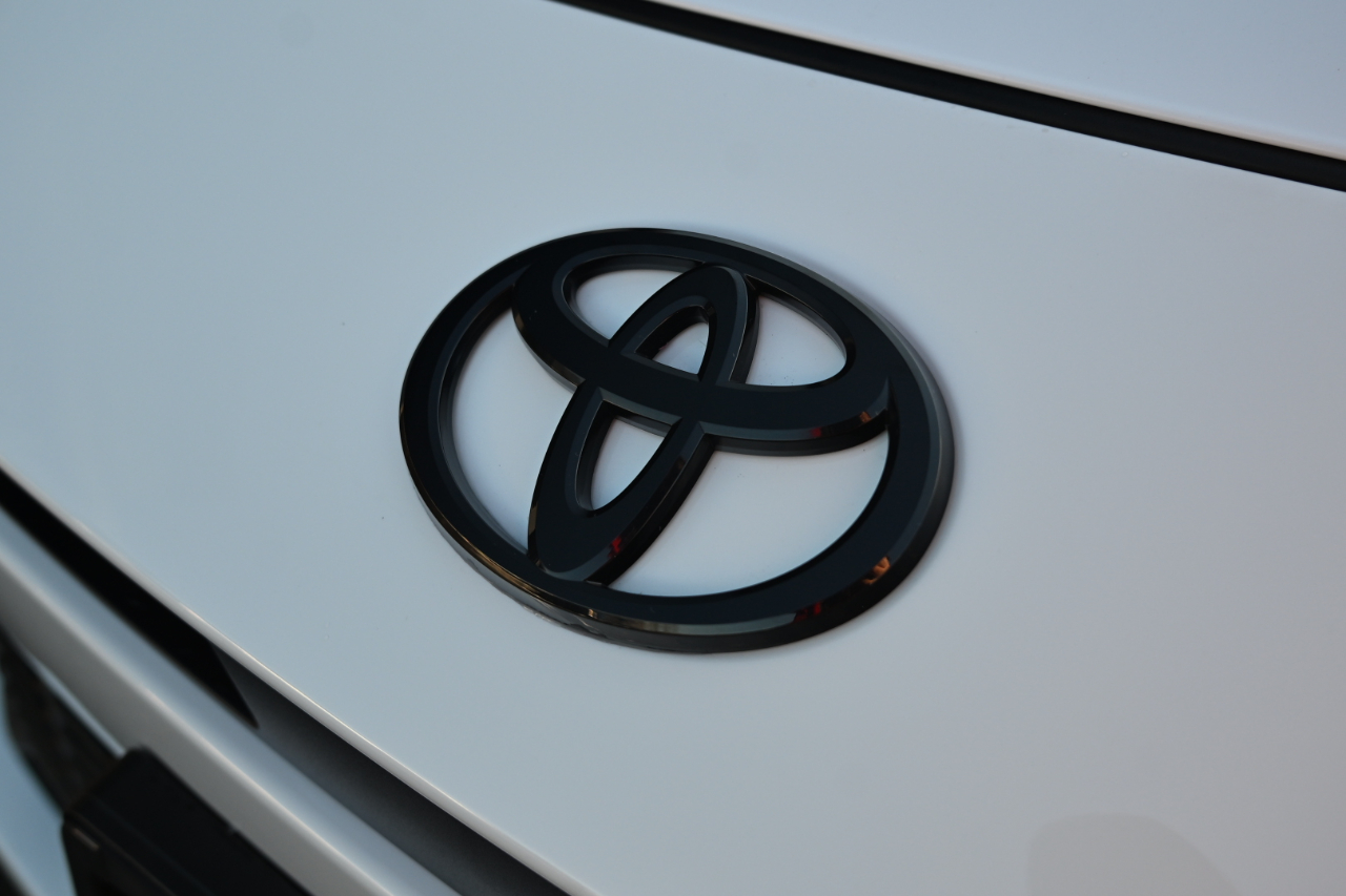 Toyota Camry SE AWD (Natl) 2025