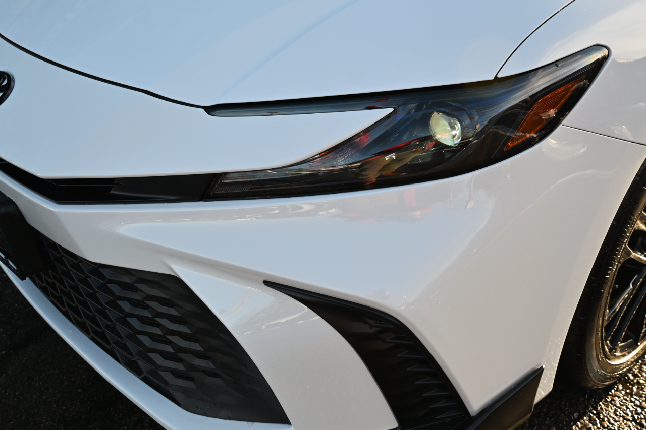 Toyota Camry SE AWD (Natl) 2025