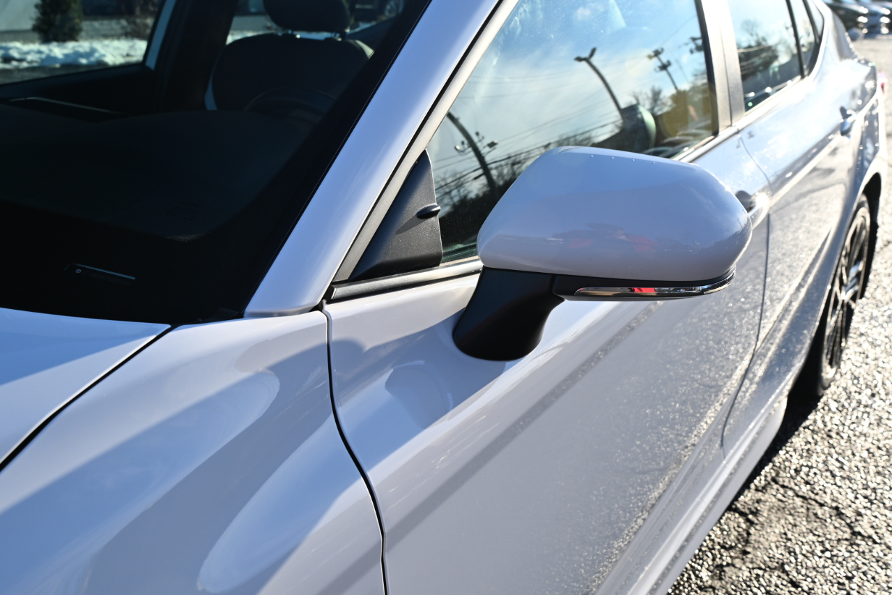 Toyota Camry SE AWD (Natl) 2025