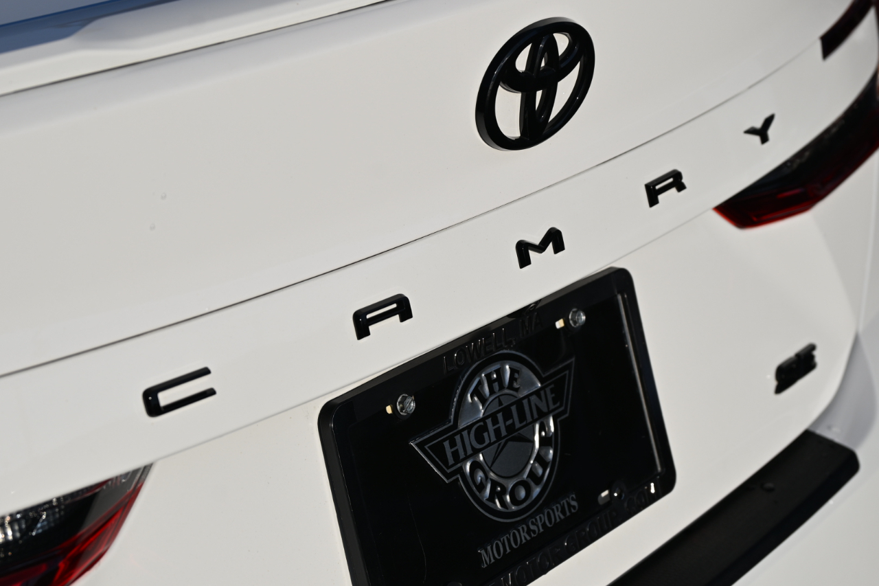 Toyota Camry SE AWD (Natl) 2025