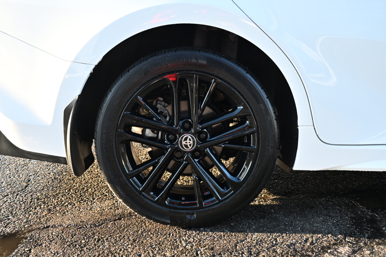 Toyota Camry SE AWD (Natl) 2025