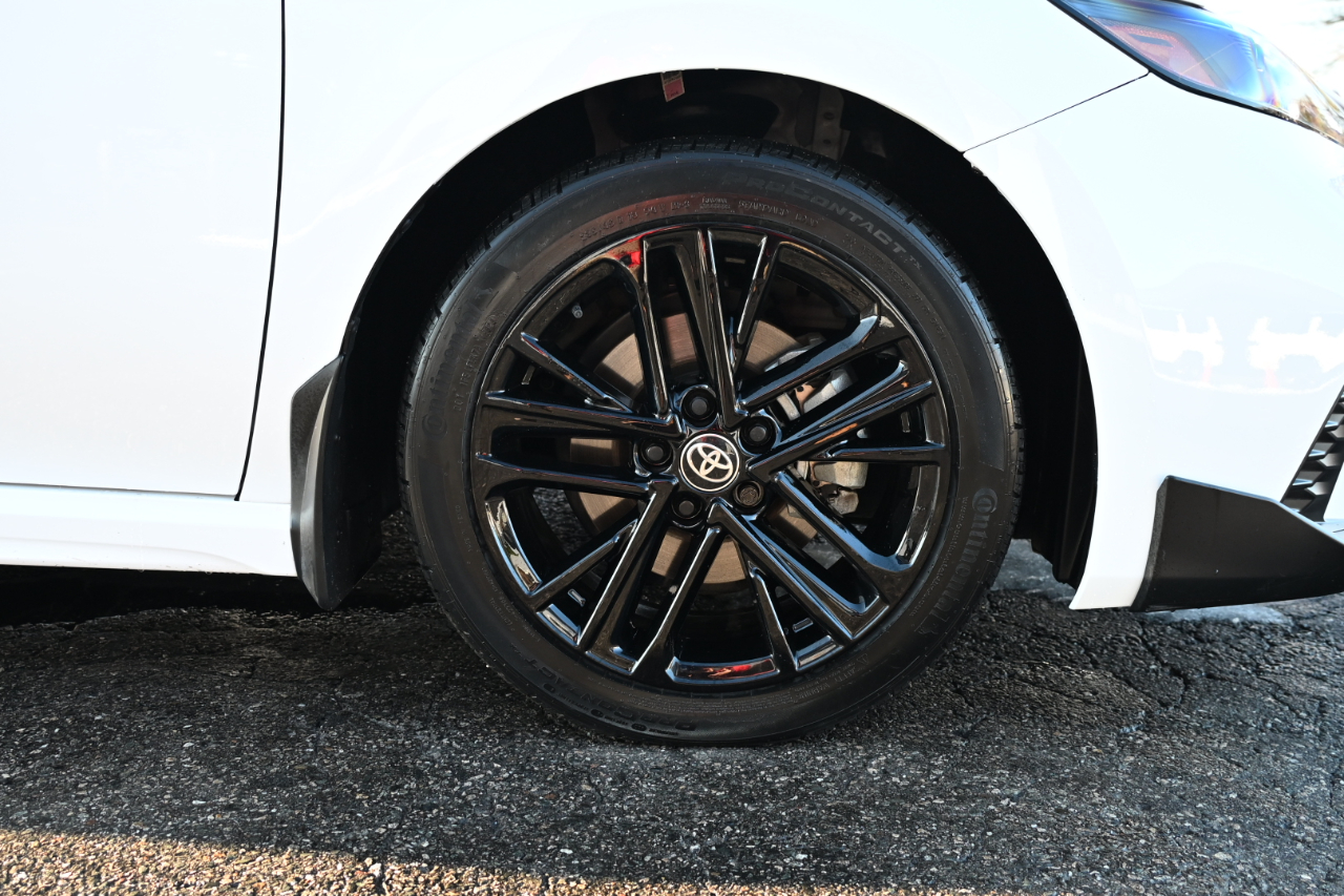 Toyota Camry SE AWD (Natl) 2025