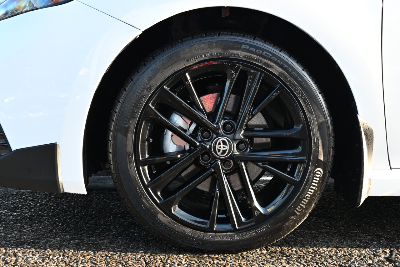 Toyota Camry SE AWD (Natl) 2025