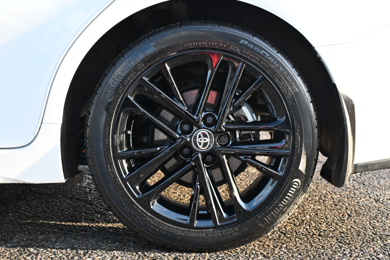 Toyota Camry SE AWD (Natl) 2025