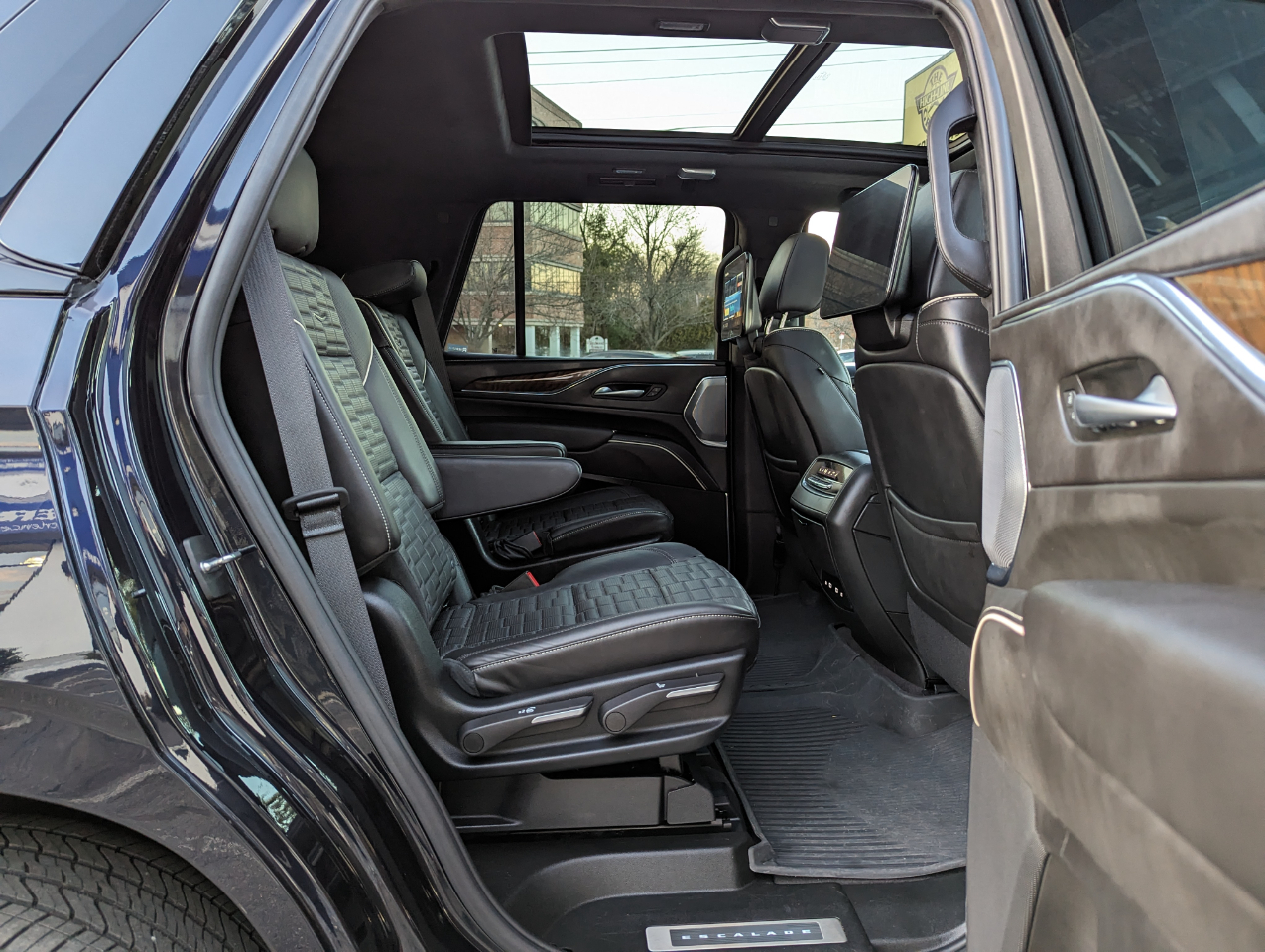 Cadillac Escalade 4WD 4dr Sport Platinum 2023