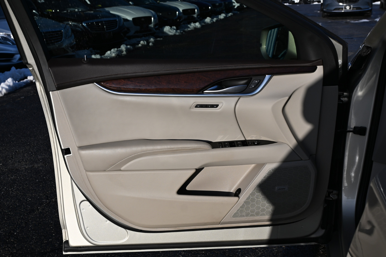 Cadillac XTS 4dr Sdn Luxury Collection AWD 2016