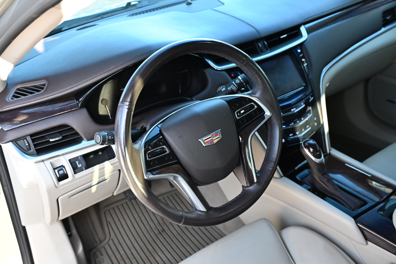 Cadillac XTS 4dr Sdn Luxury Collection AWD 2016