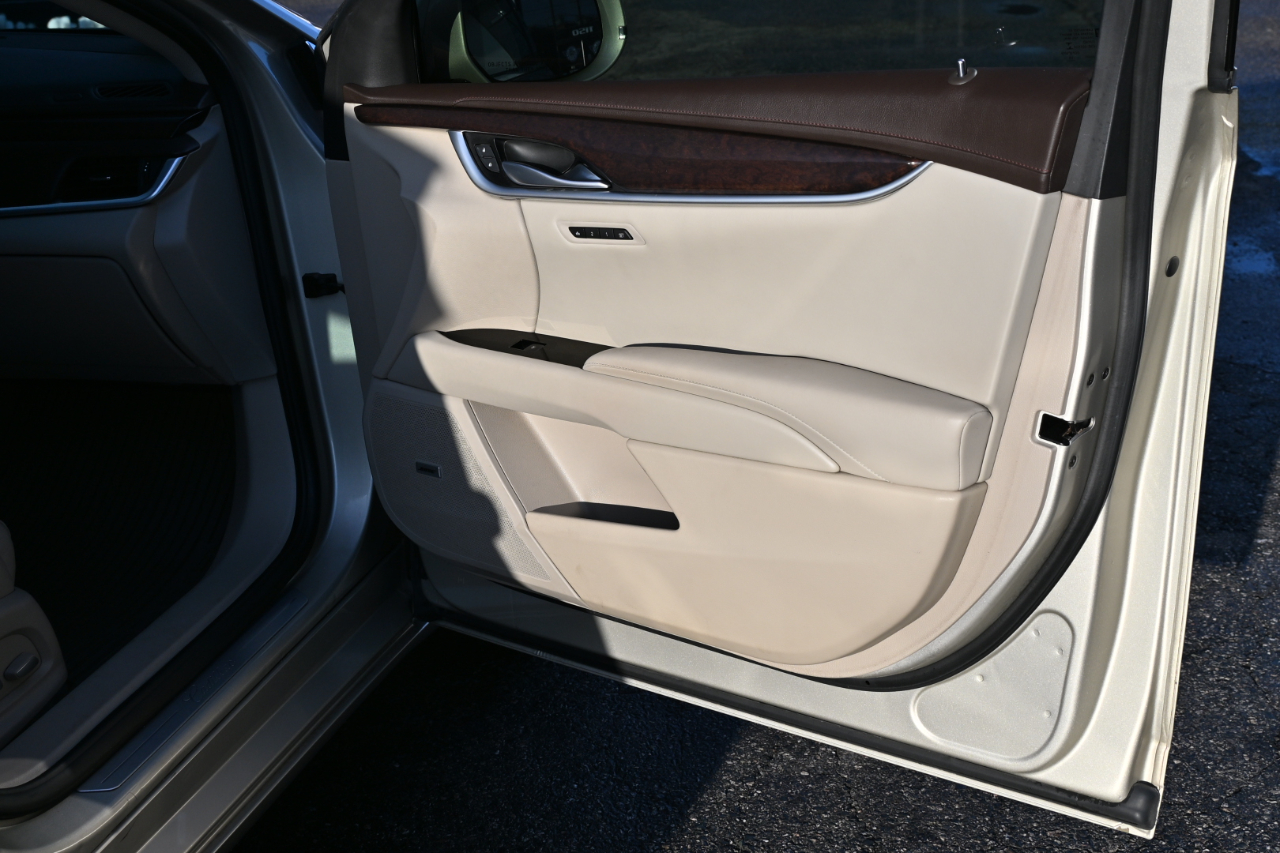 Cadillac XTS 4dr Sdn Luxury Collection AWD 2016