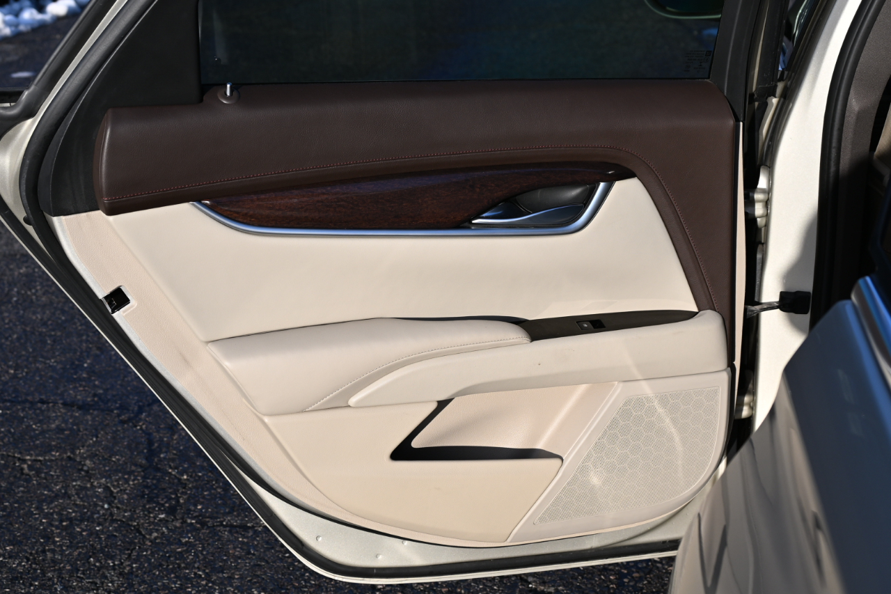 Cadillac XTS 4dr Sdn Luxury Collection AWD 2016