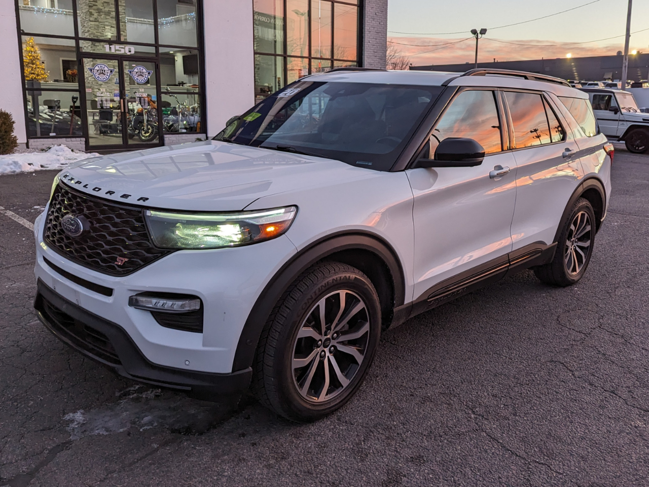 2020 Ford Explorer ST's photo