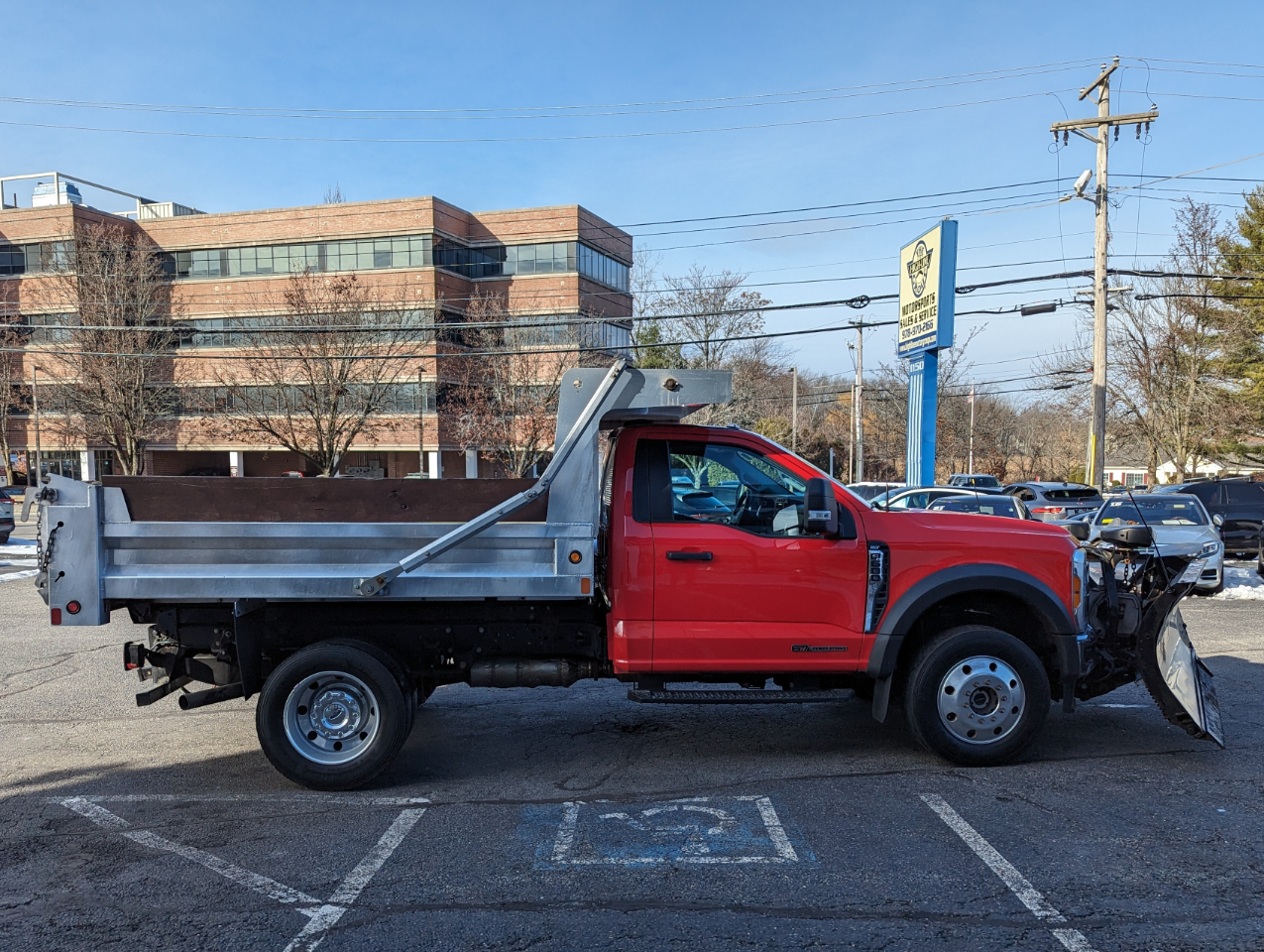 Ford Super Duty F-600 DRW XLT 4WD Reg Cab 145" WB 60" CA 2023