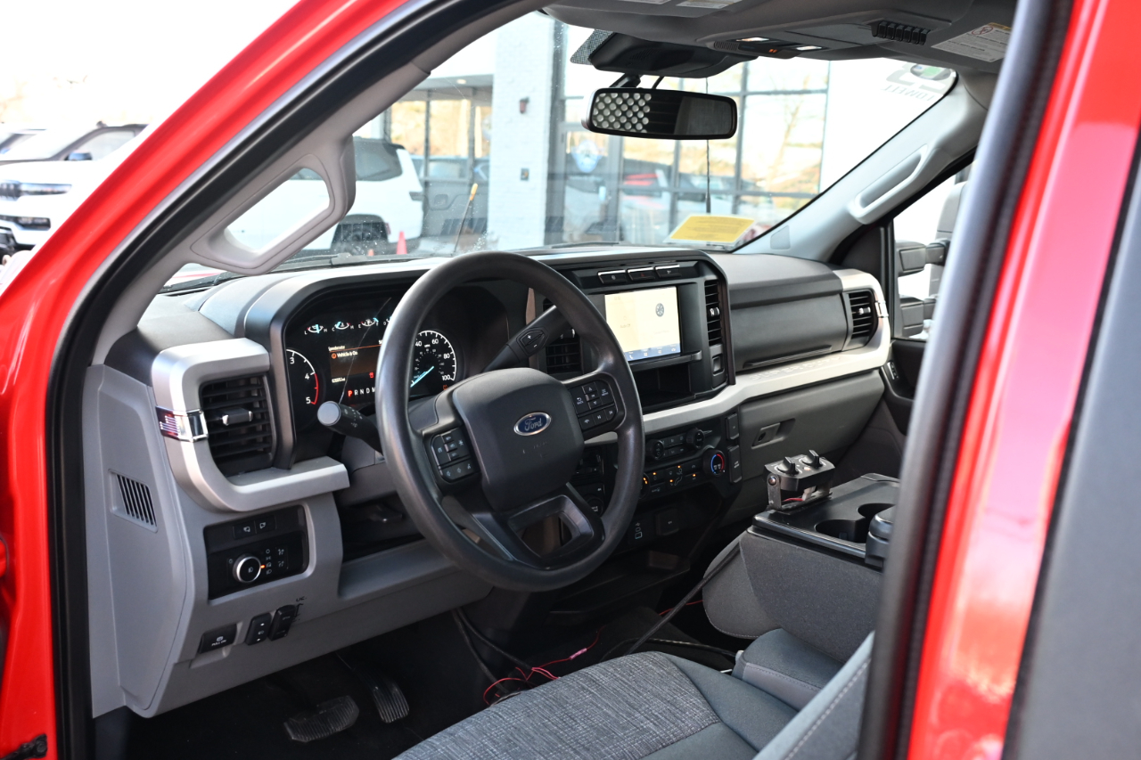 Ford Super Duty F-600 DRW XLT 4WD Reg Cab 145" WB 60" CA 2023