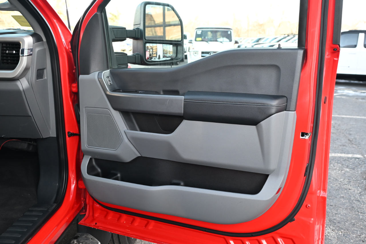 Ford Super Duty F-600 DRW XLT 4WD Reg Cab 145" WB 60" CA 2023