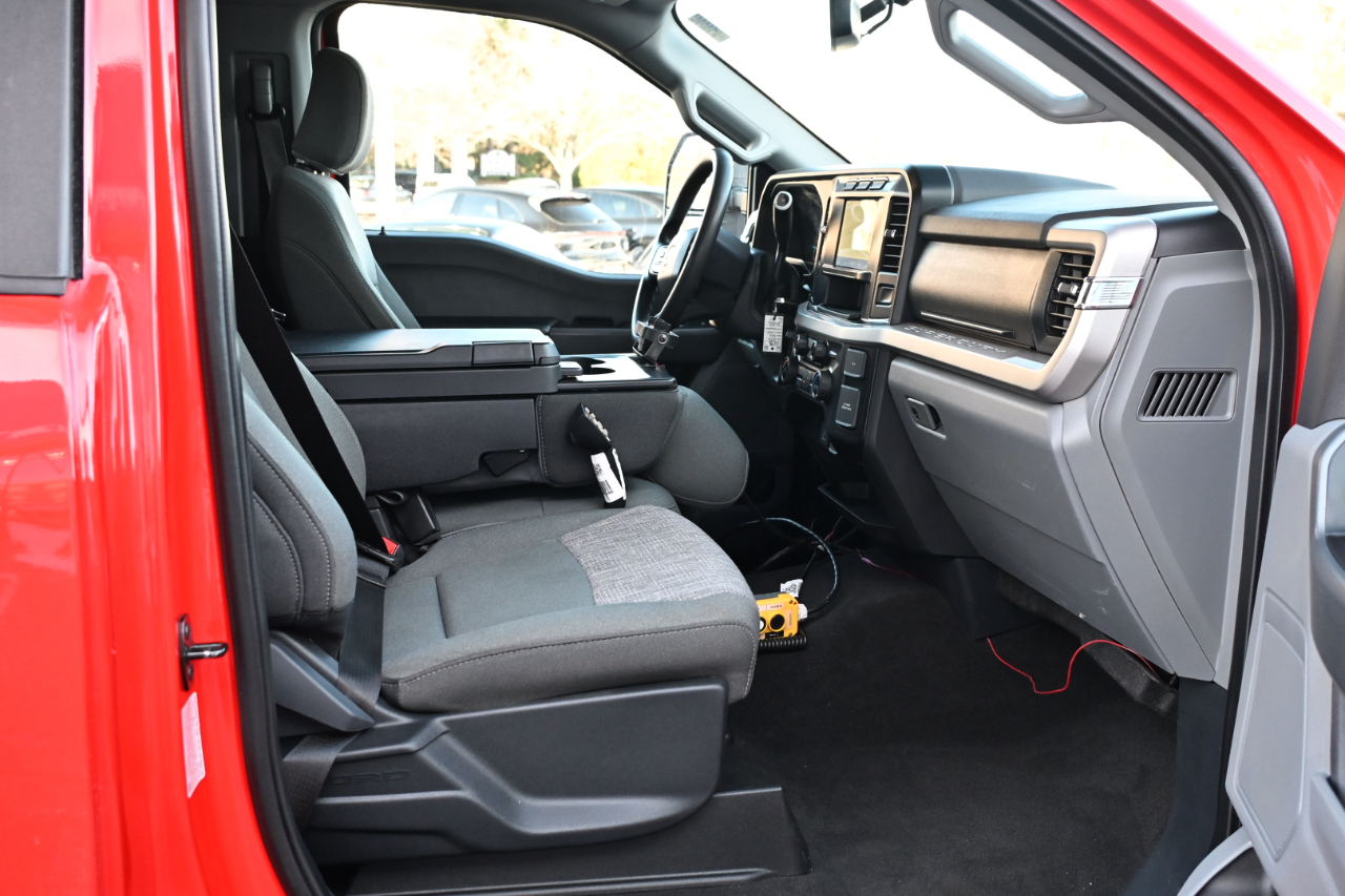 Ford Super Duty F-600 DRW XLT 4WD Reg Cab 145" WB 60" CA 2023