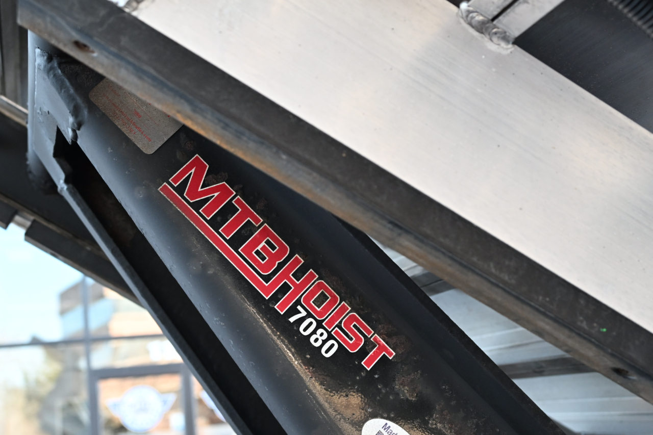 Ford Super Duty F-600 DRW XLT 4WD Reg Cab 145" WB 60" CA 2023