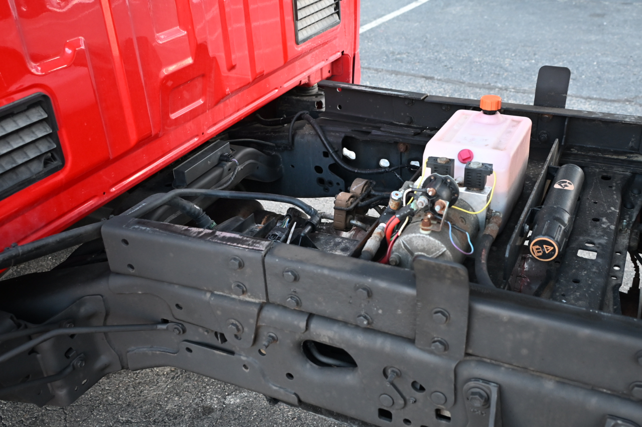 Ford Super Duty F-600 DRW XLT 4WD Reg Cab 145" WB 60" CA 2023